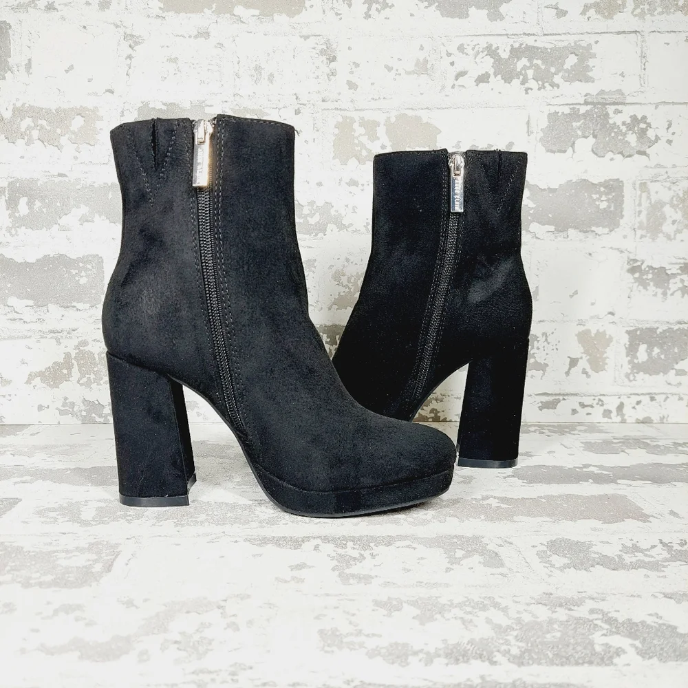 NEW Anne Klein Adonna Black Faux Suede Side Zip Block Heel Ankle Booties W134 - Picture 3 of 13